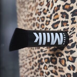 Milk cosmetics buff brush